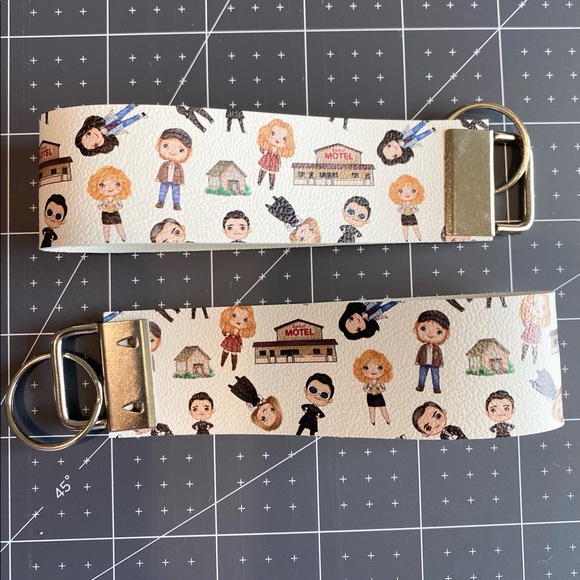 🔑Schitt’s Creek keyfob! Faux leather white & blue - Picture 5 of 6